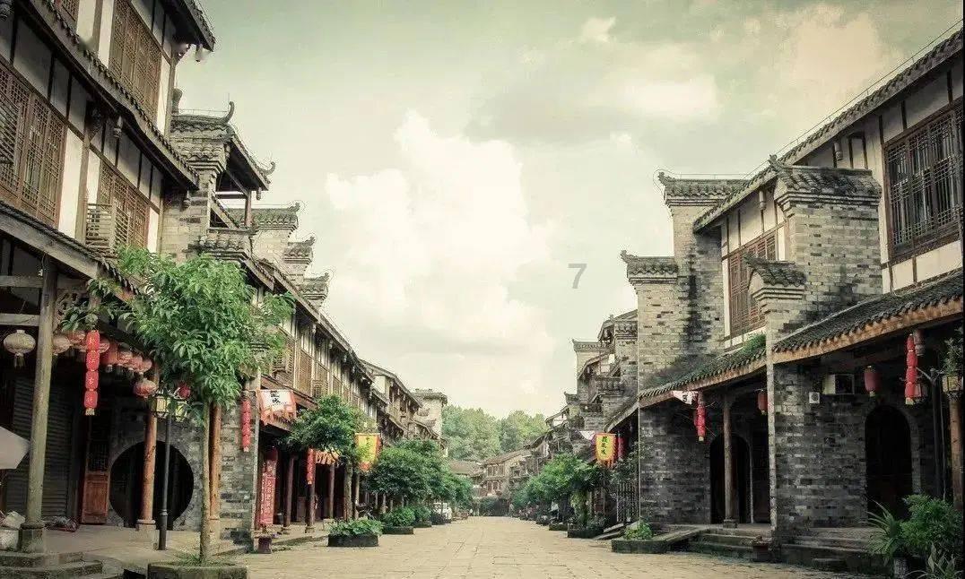 新余上月刚有火灾致两死,老小区无物业,谁该为遇难的39人买单?