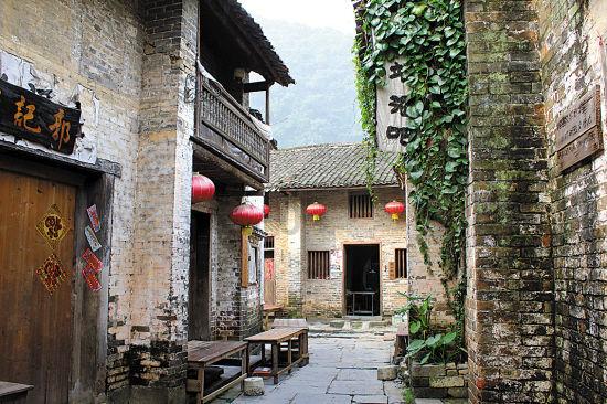 罗马诺：如何处理拉10曼联尚无定论，没听说万比萨卡换邓弗里斯
